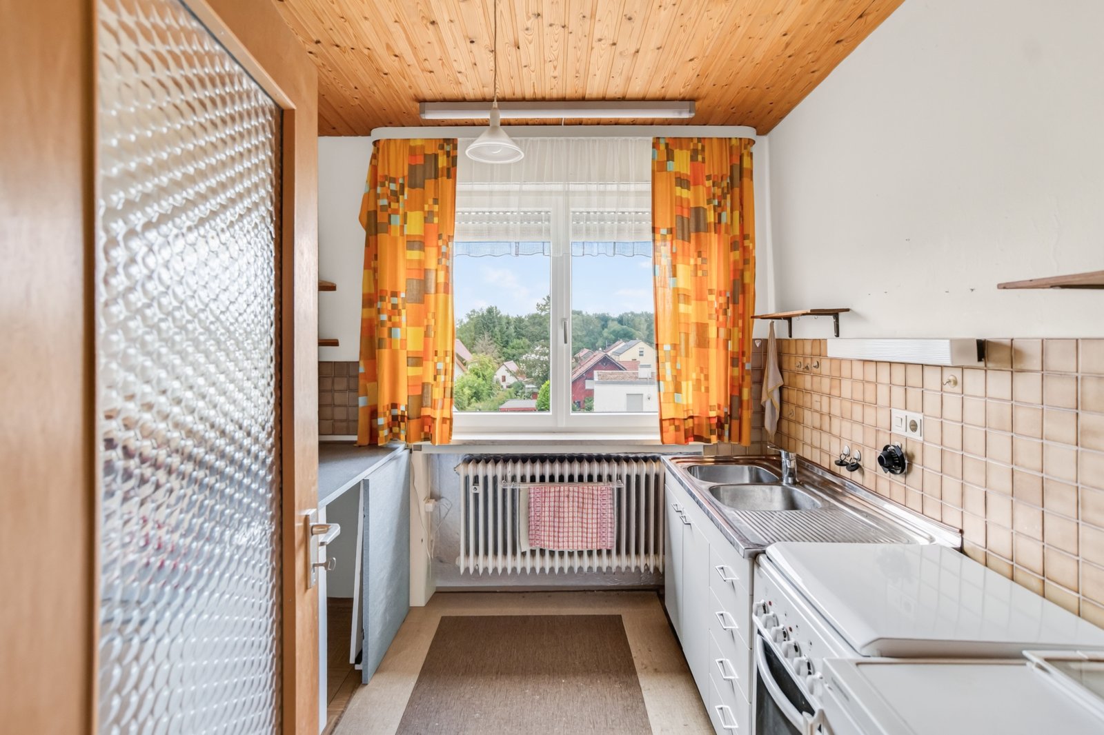 Einfamilienhaus mit viel Potenzial auf großem Gartengrundstück - 5 Zimmer + Garage am Haus