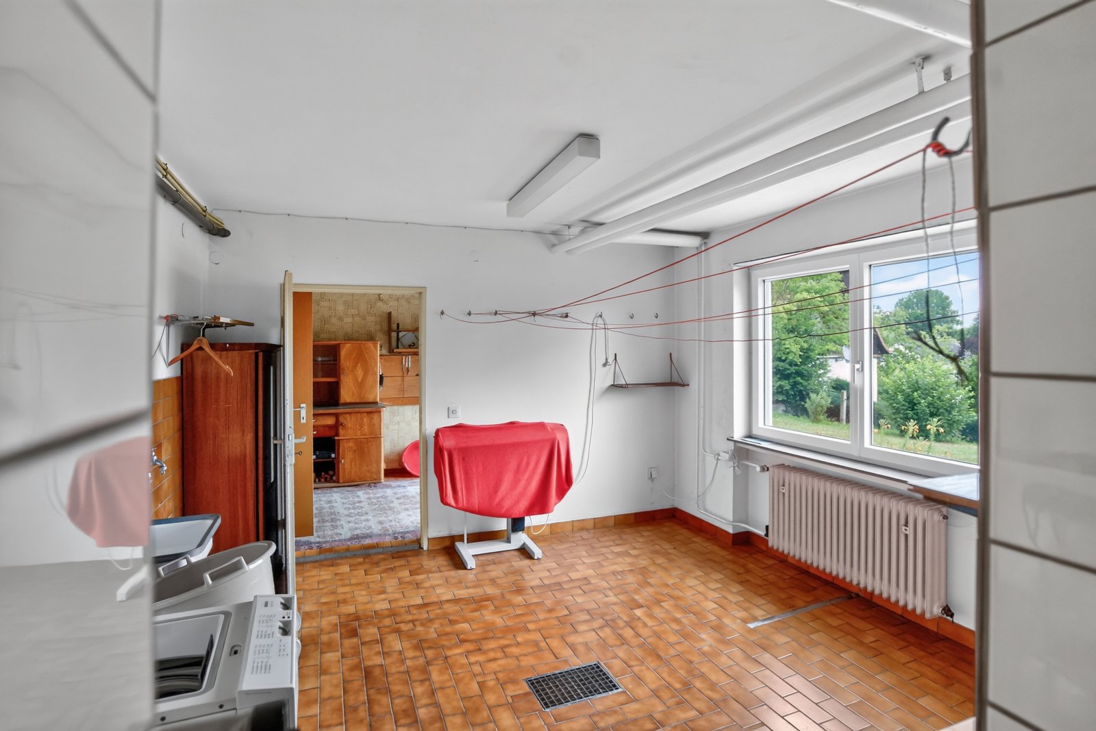 Einfamilienhaus mit viel Potenzial auf großem Gartengrundstück - 5 Zimmer + Garage am Haus