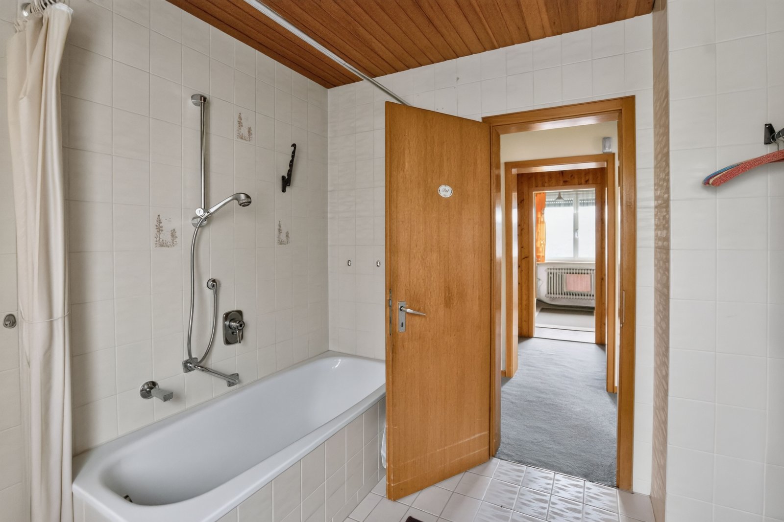Einfamilienhaus mit viel Potenzial auf großem Gartengrundstück - 5 Zimmer + Garage am Haus