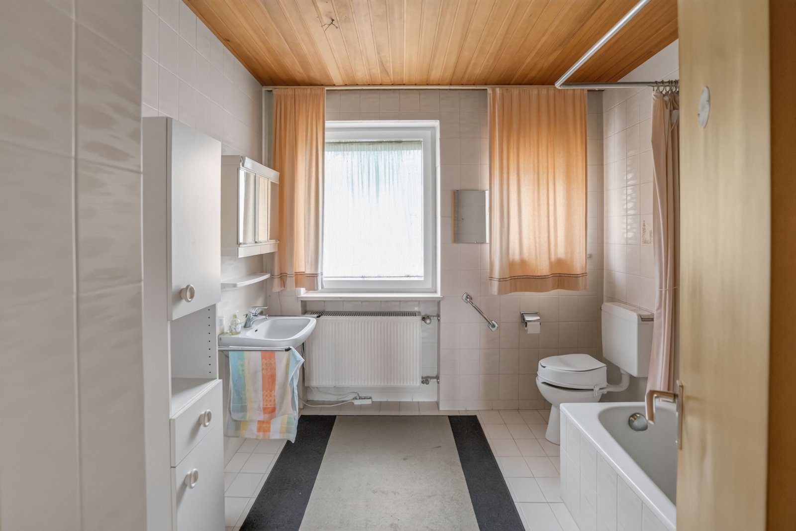 Einfamilienhaus mit viel Potenzial auf großem Gartengrundstück - 5 Zimmer + Garage am Haus
