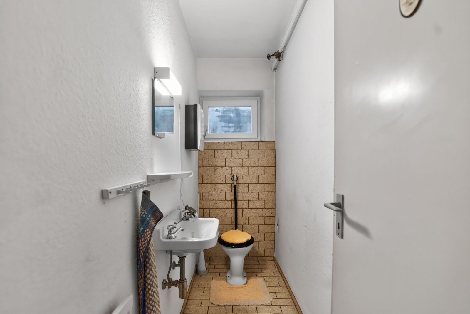 Einfamilienhaus mit viel Potenzial auf großem Gartengrundstück - 5 Zimmer + Garage am Haus