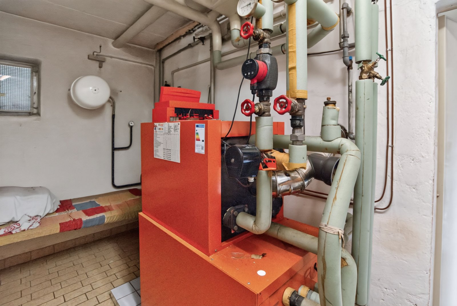 Einfamilienhaus mit viel Potenzial auf großem Gartengrundstück - 5 Zimmer + Garage am Haus