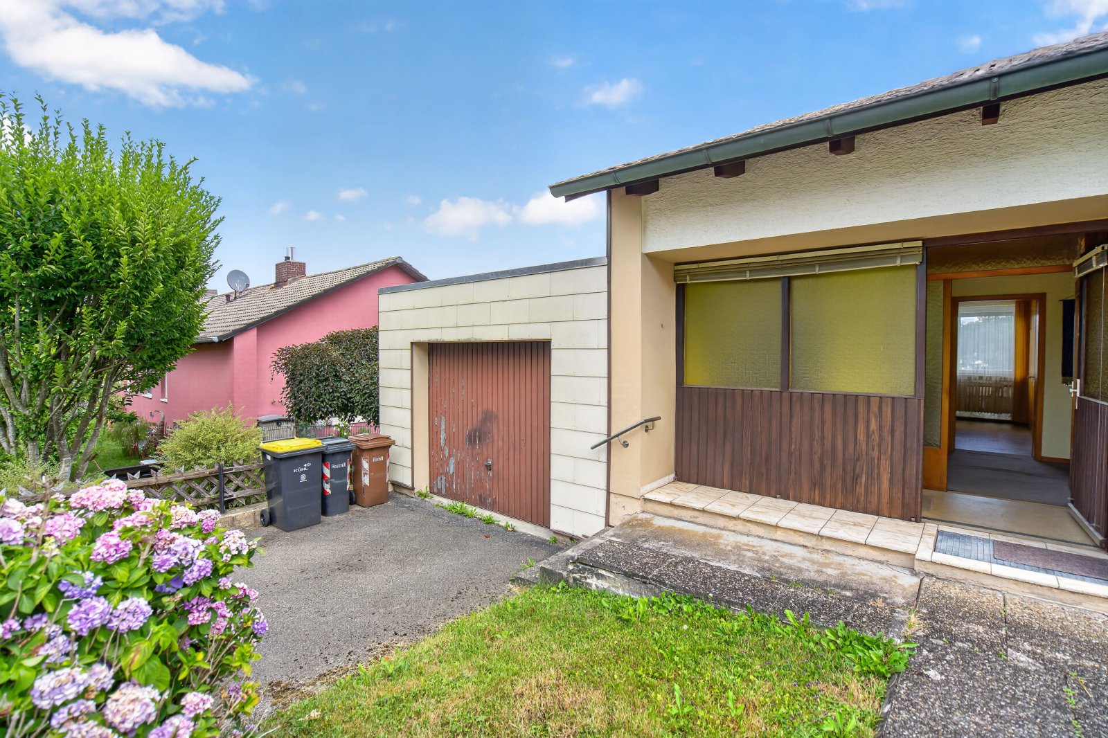 Einfamilienhaus mit viel Potenzial auf großem Gartengrundstück - 5 Zimmer + Garage am Haus
