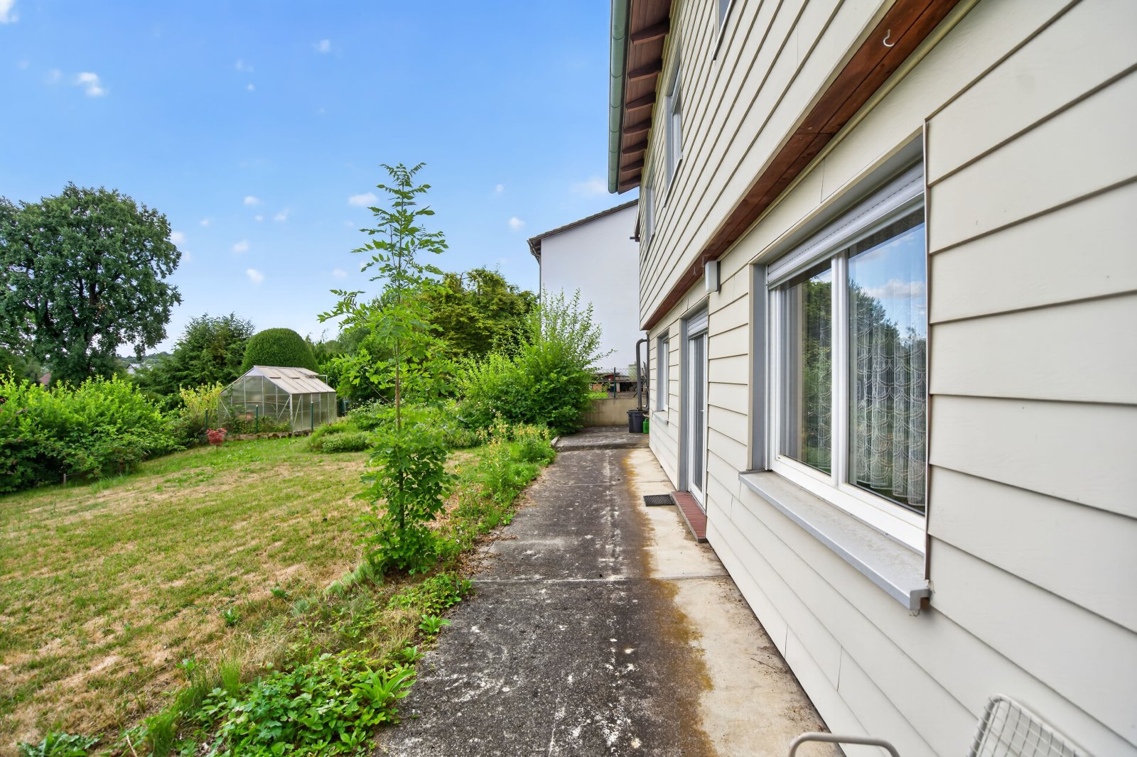 Einfamilienhaus mit viel Potenzial auf großem Gartengrundstück - 5 Zimmer + Garage am Haus