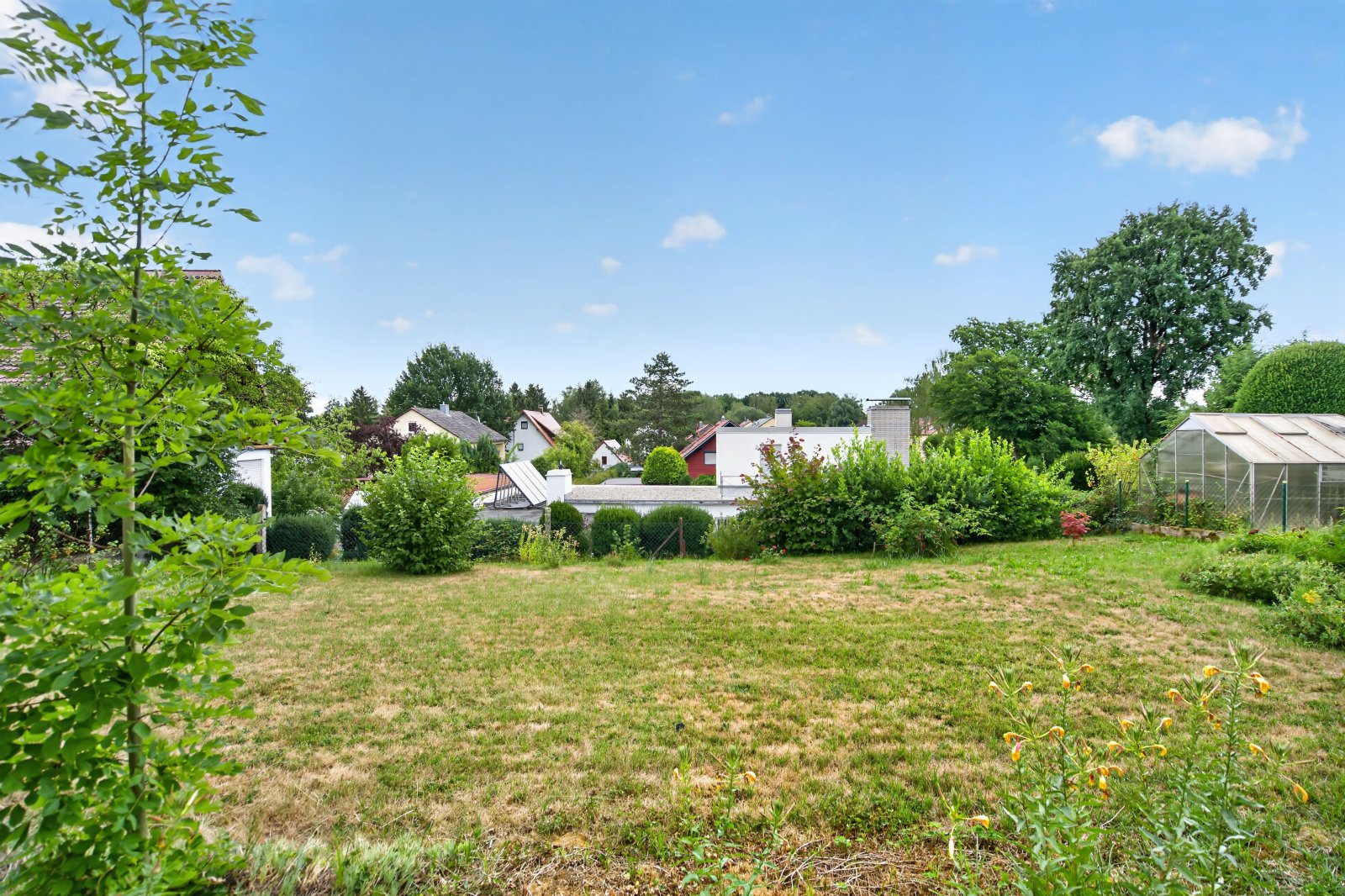Einfamilienhaus mit viel Potenzial auf großem Gartengrundstück - 5 Zimmer + Garage am Haus
