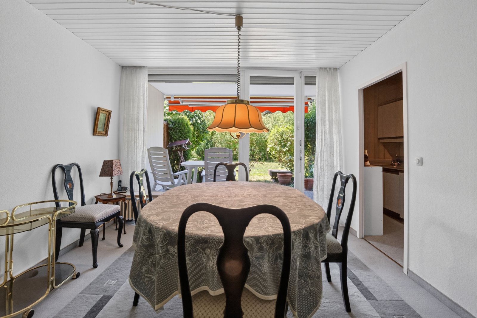 Wohnzimmer mit Blick über die Terrasse / Option Küche zu öffnen