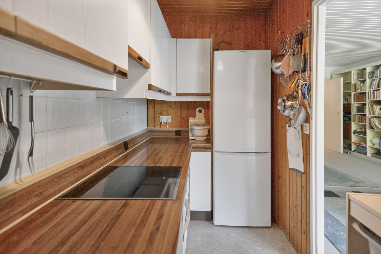 Küche mit Zugang zum Wohnzimmer / Wand kann geöffnet werden